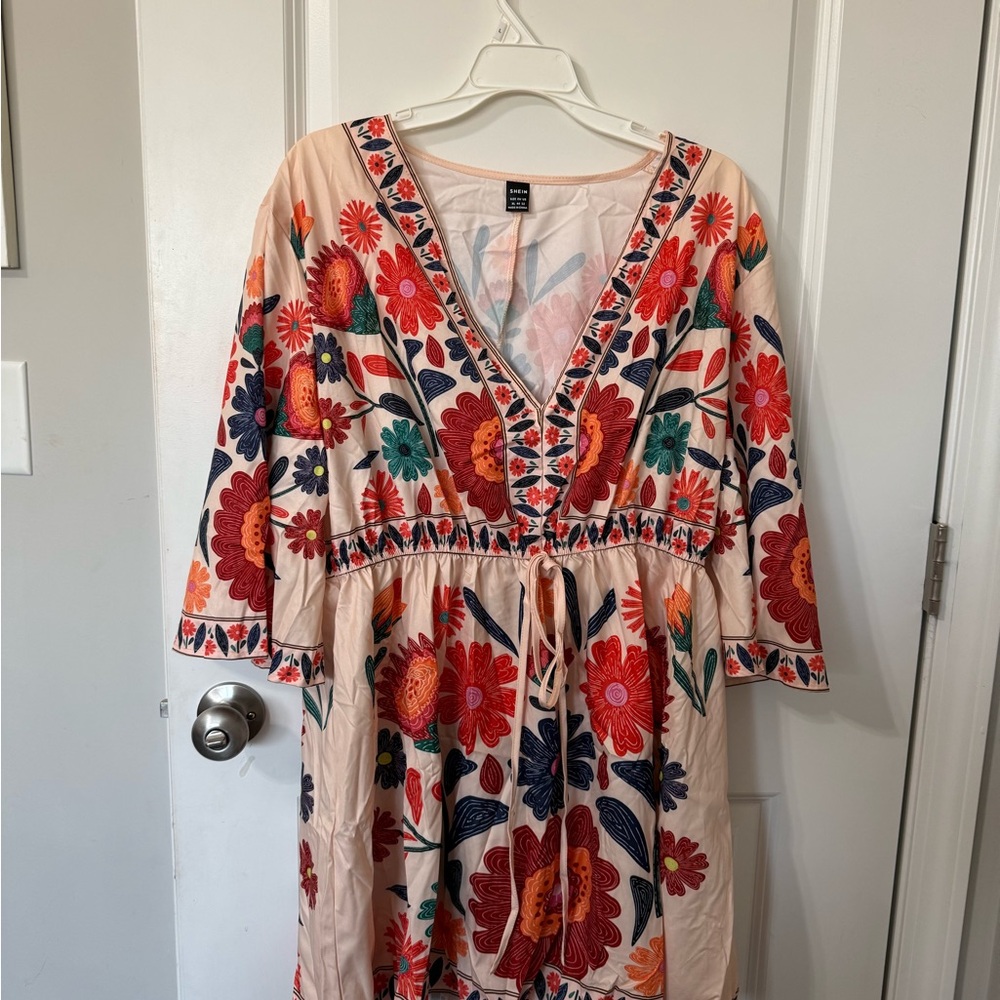 Floral V-Neck Tropical Dress with Bell Sleeves NEW XL - Picture 5 of 6